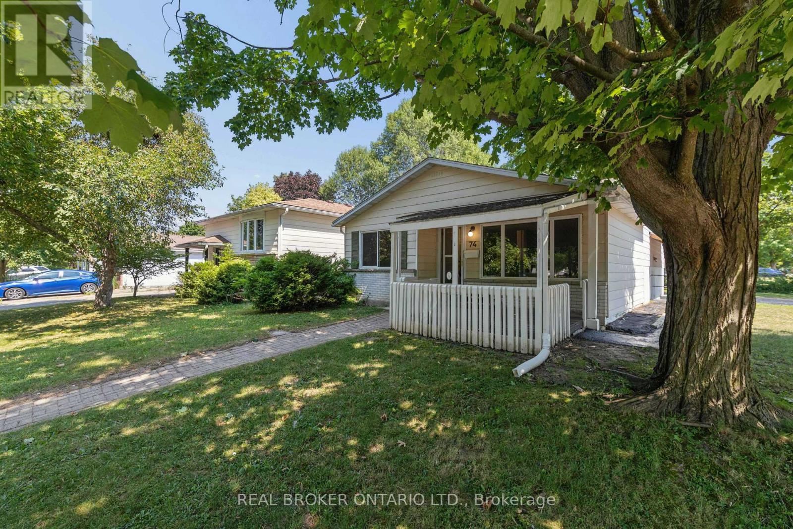 74 Helene Crescent Property Photo 2