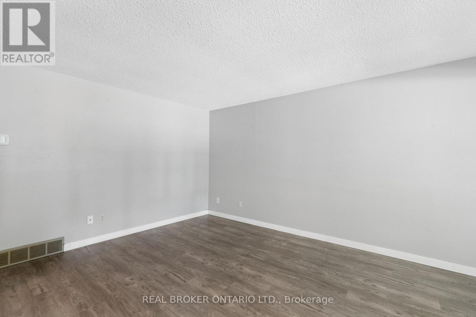 74 Helene Crescent Property Photo 5