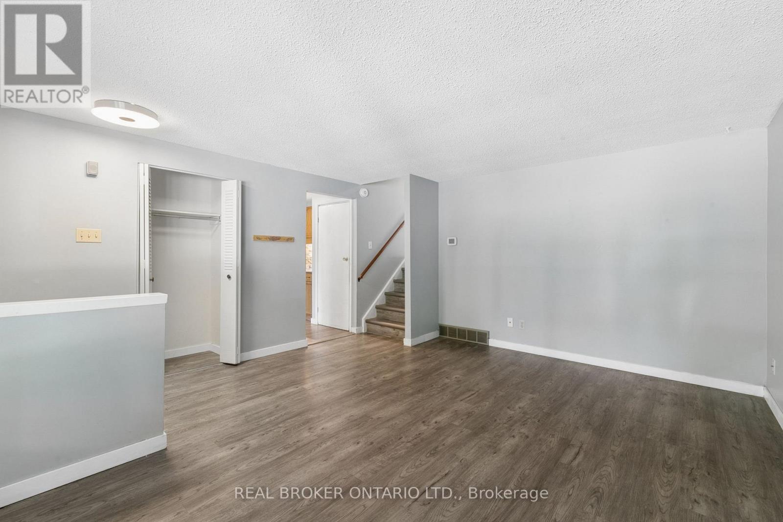 74 Helene Crescent Property Photo 6