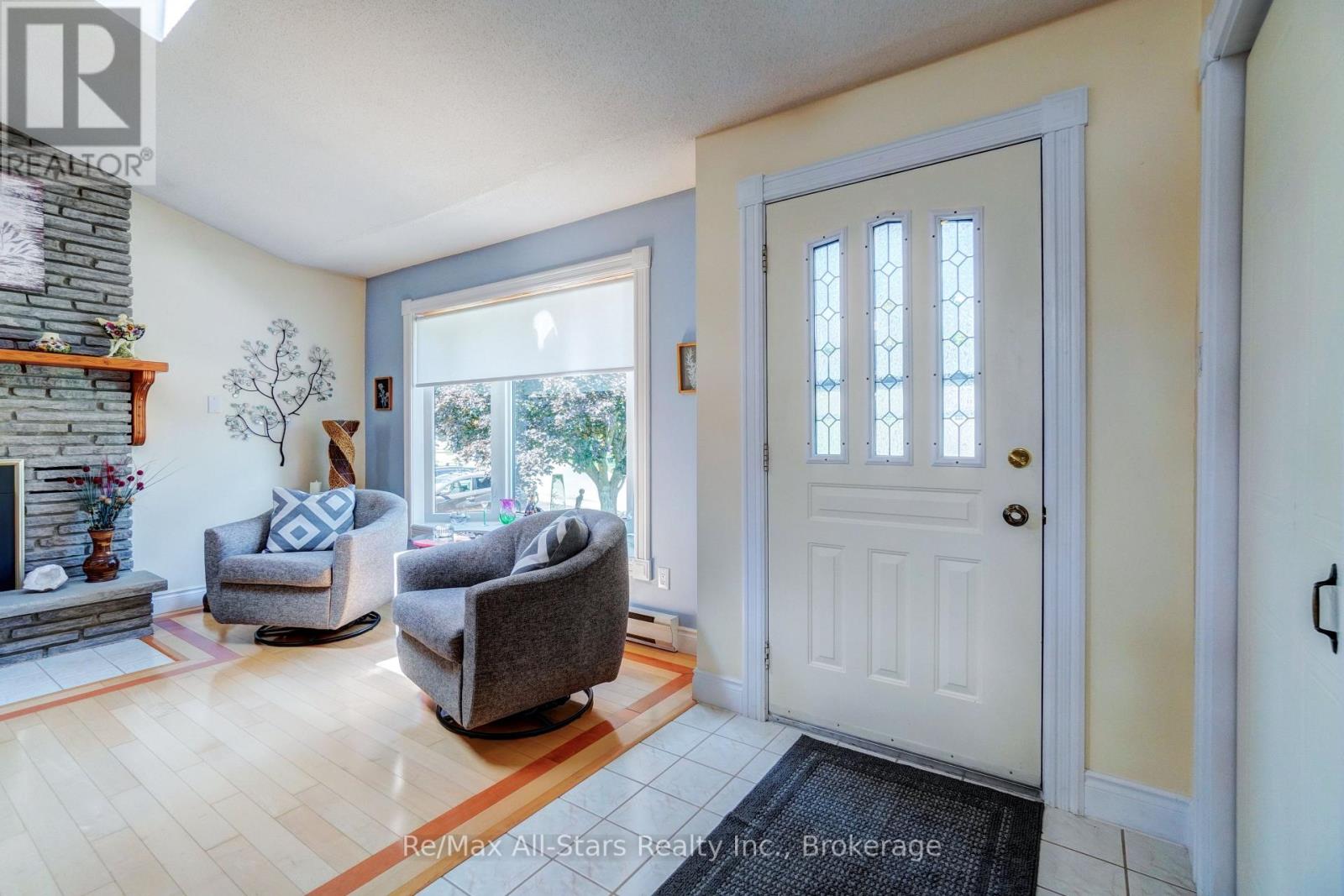 16 Cedartree Lane Property Photo 4