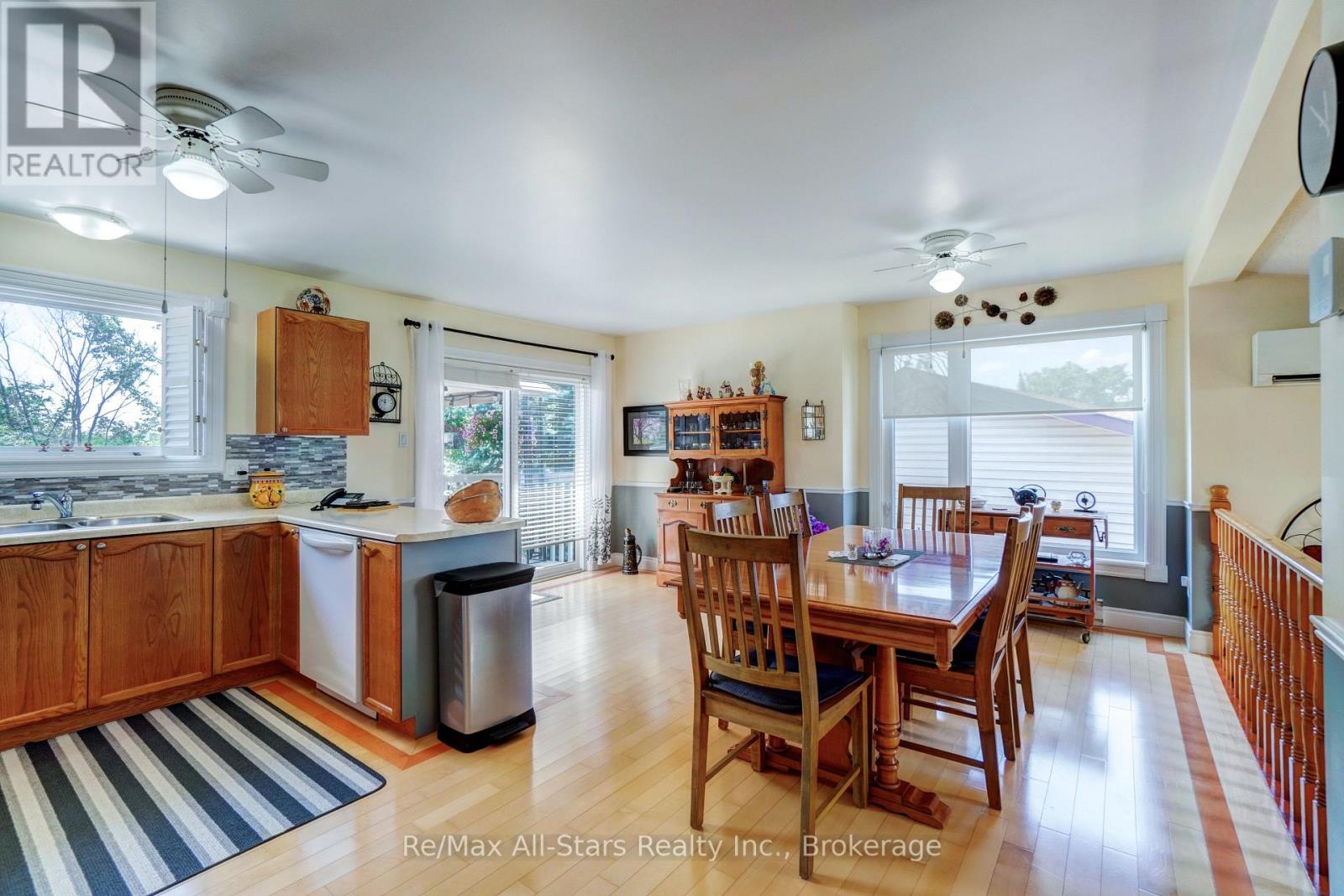 16 Cedartree Lane Property Photo 8