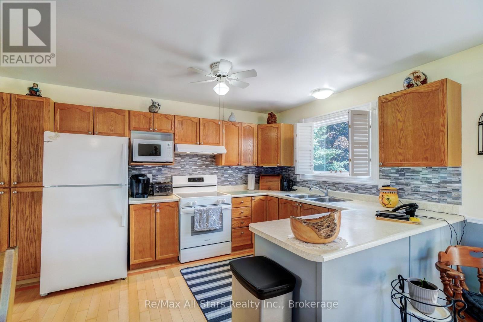 16 Cedartree Lane Property Photo 11