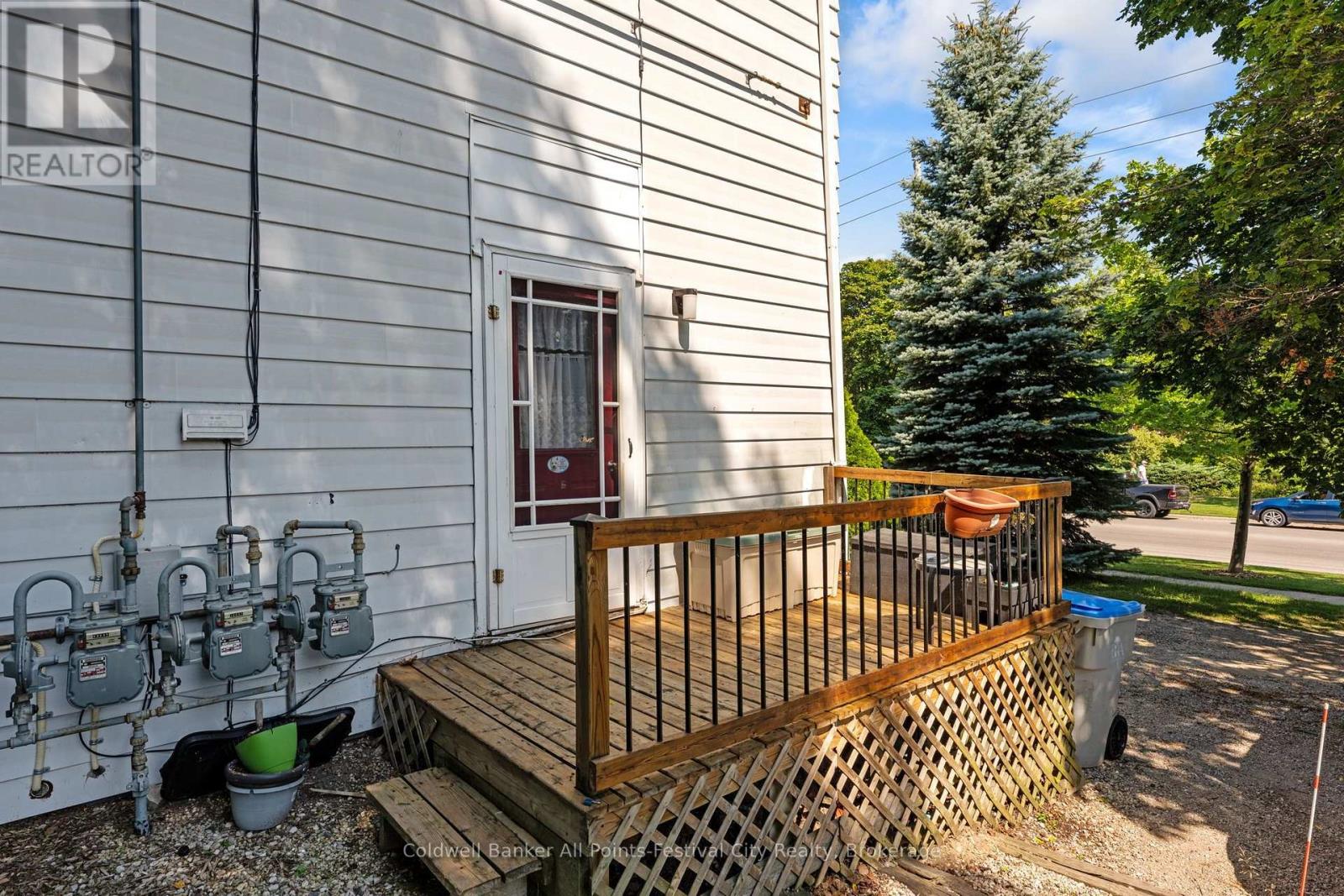 47 Elgin Avenue W Property Photo 5