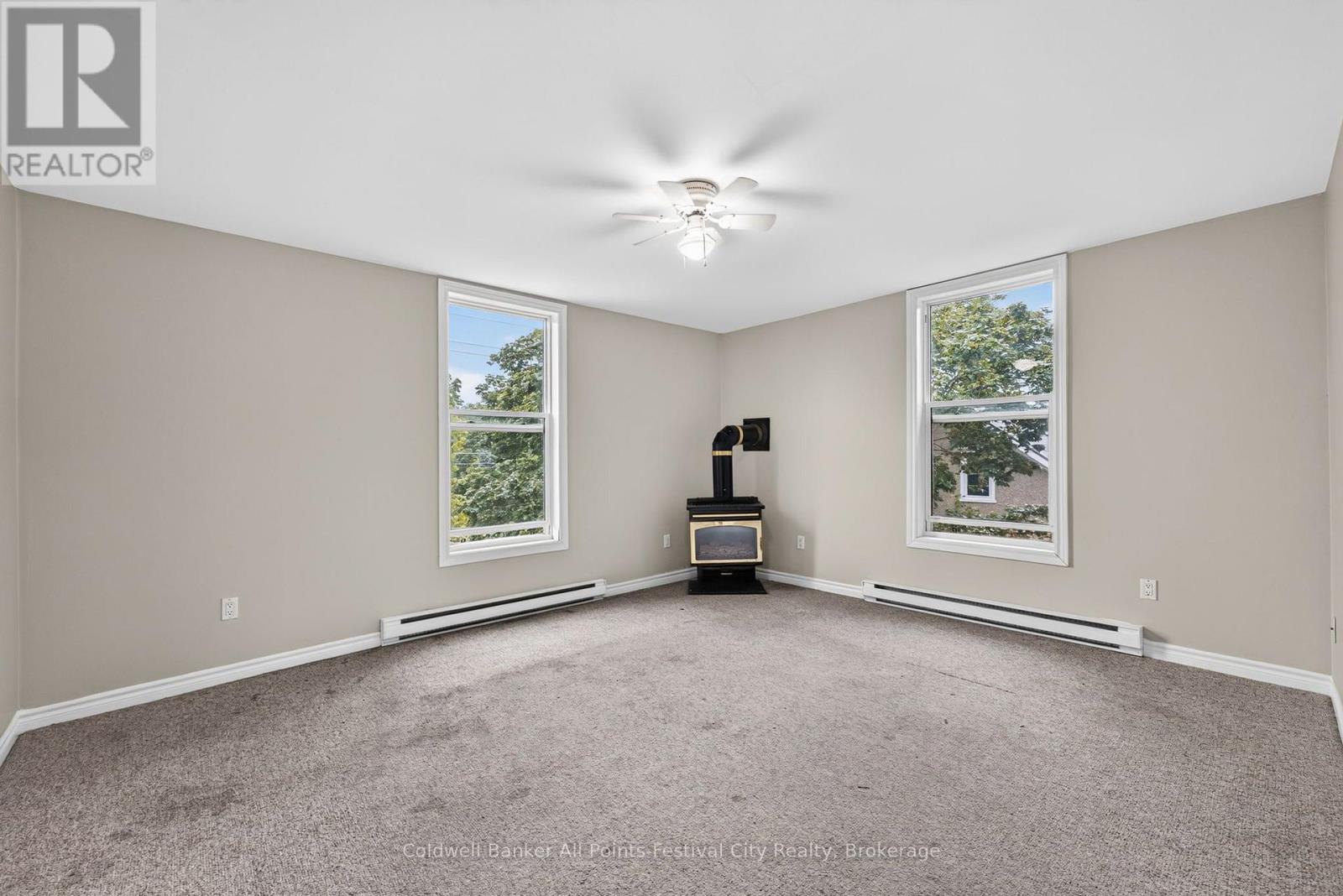 47 Elgin Avenue W Property Photo 8