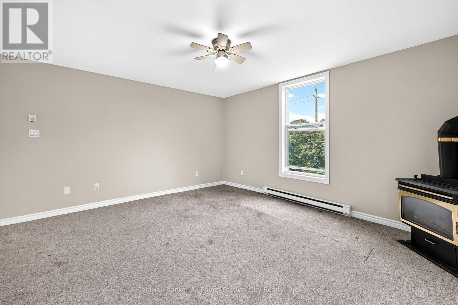 47 Elgin Avenue W Property Photo 9