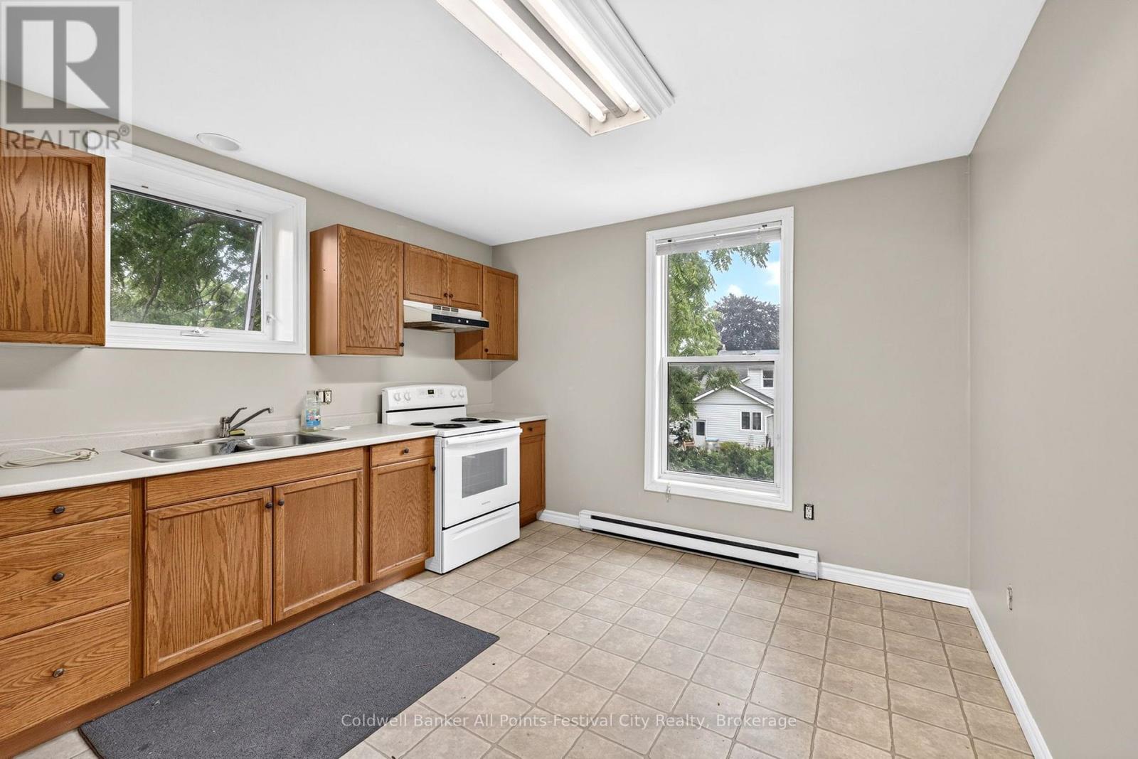 47 Elgin Avenue W Property Photo 10
