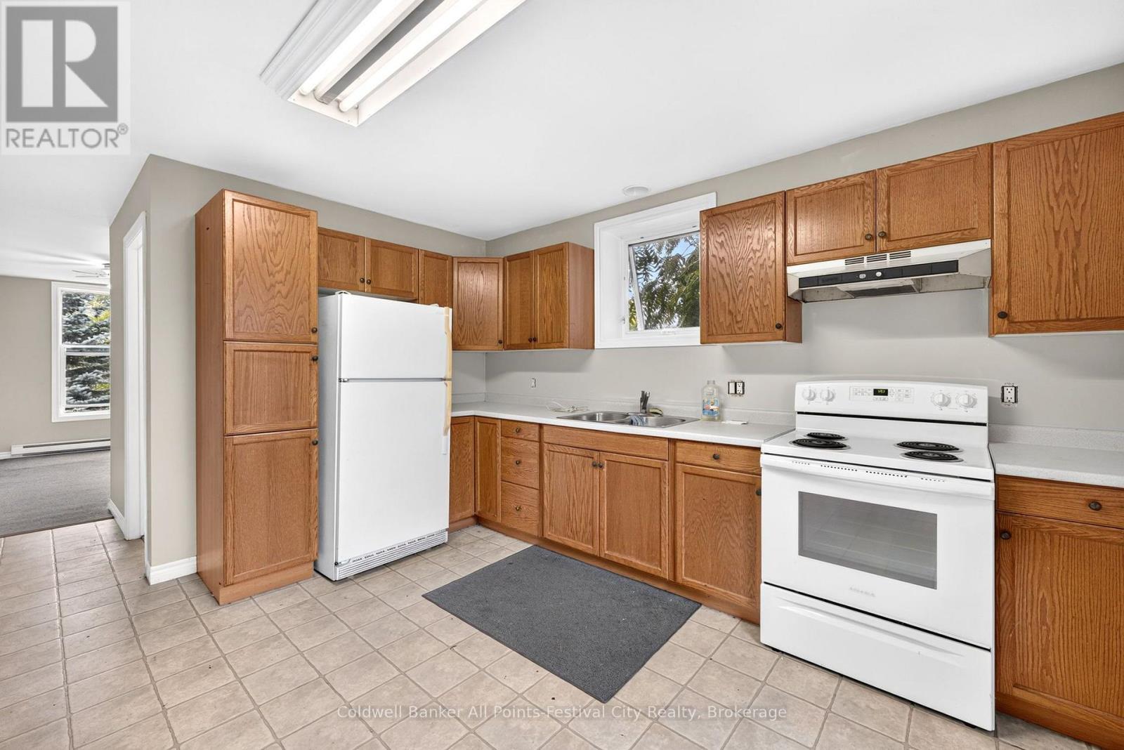 47 Elgin Avenue W Property Photo 11