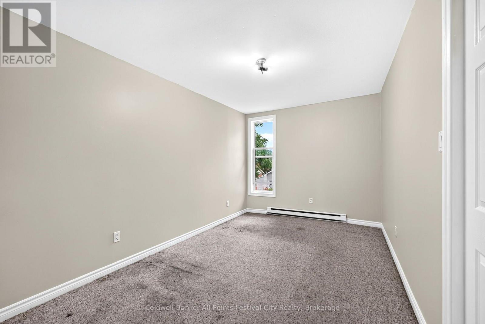 47 Elgin Avenue W Property Photo 15