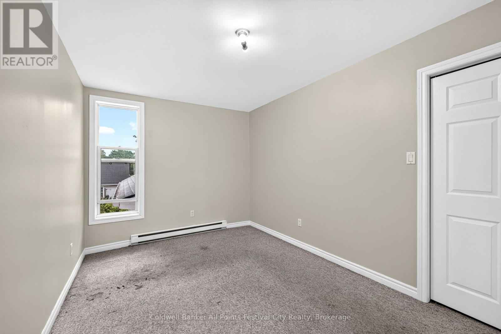47 Elgin Avenue W Property Photo 16