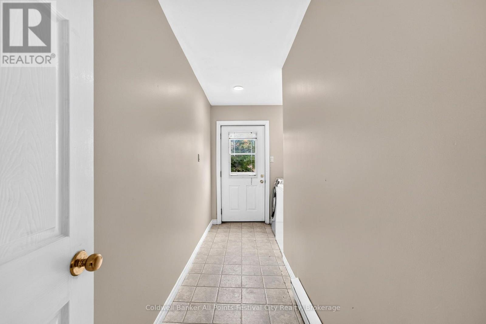47 Elgin Avenue W Property Photo 17
