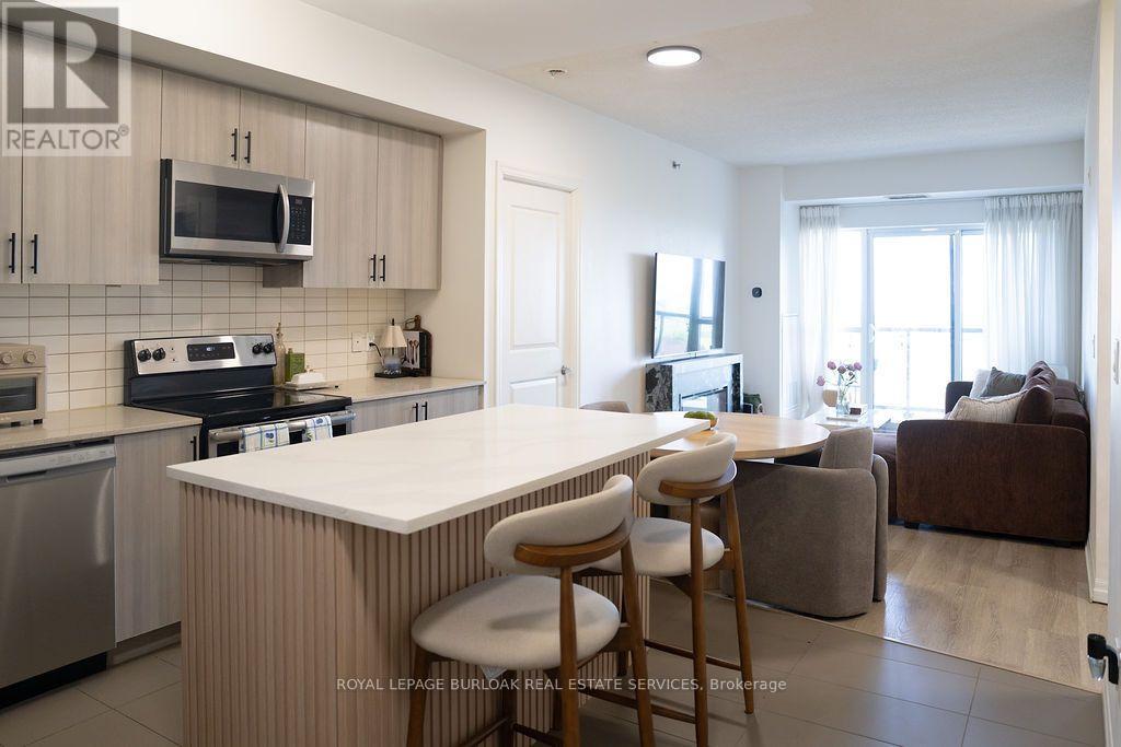 610 - 560 NORTH SERVICE ROAD Property Photo 1