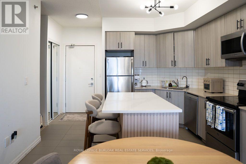 610 - 560 North Service Road Property Photo 4