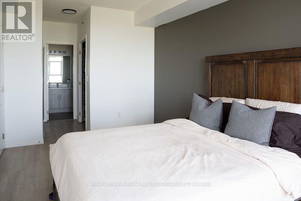 610 - 560 North Service Road Property Photo 12