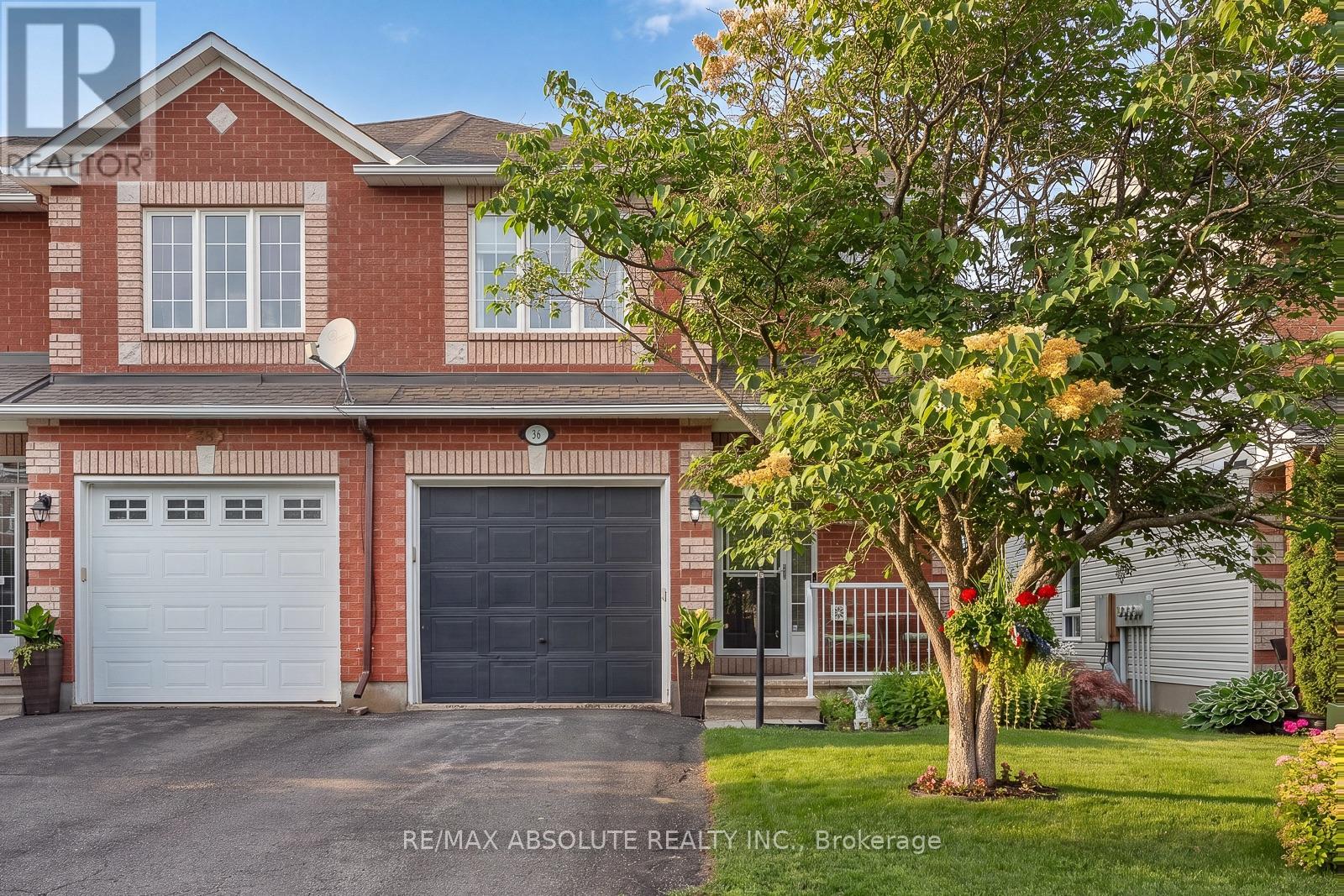 36 CHANTILLY GATE Property Photo 1