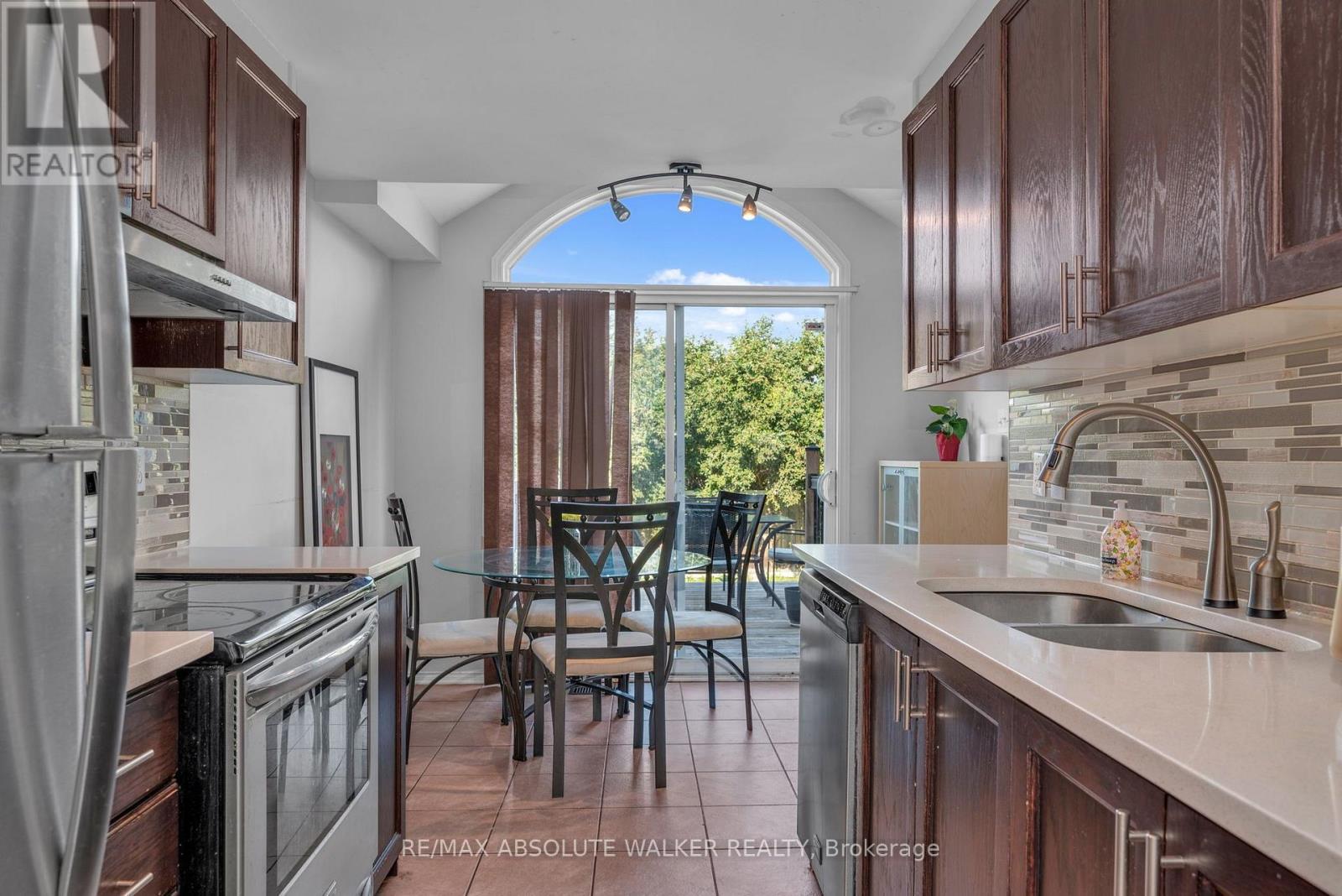 1104 Candlewood Street Property Photo 10