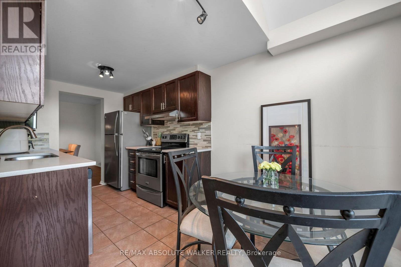 1104 Candlewood Street Property Photo 12