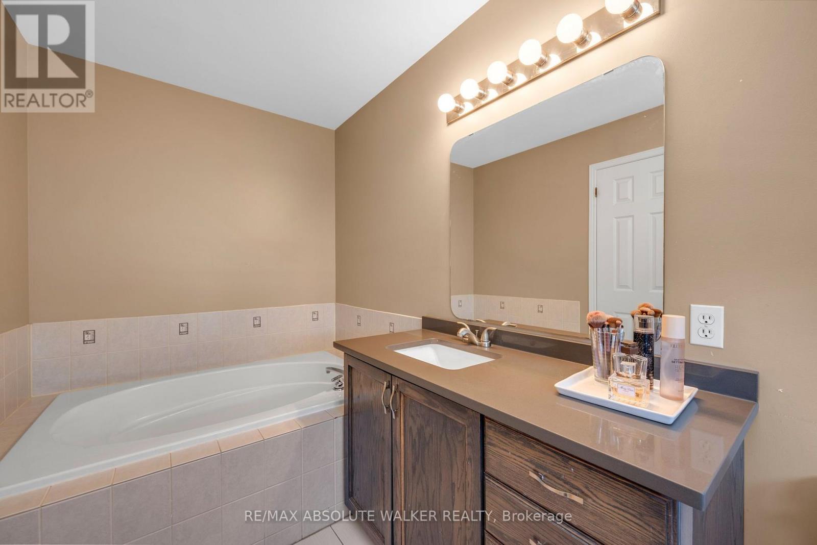 1104 Candlewood Street Property Photo 18