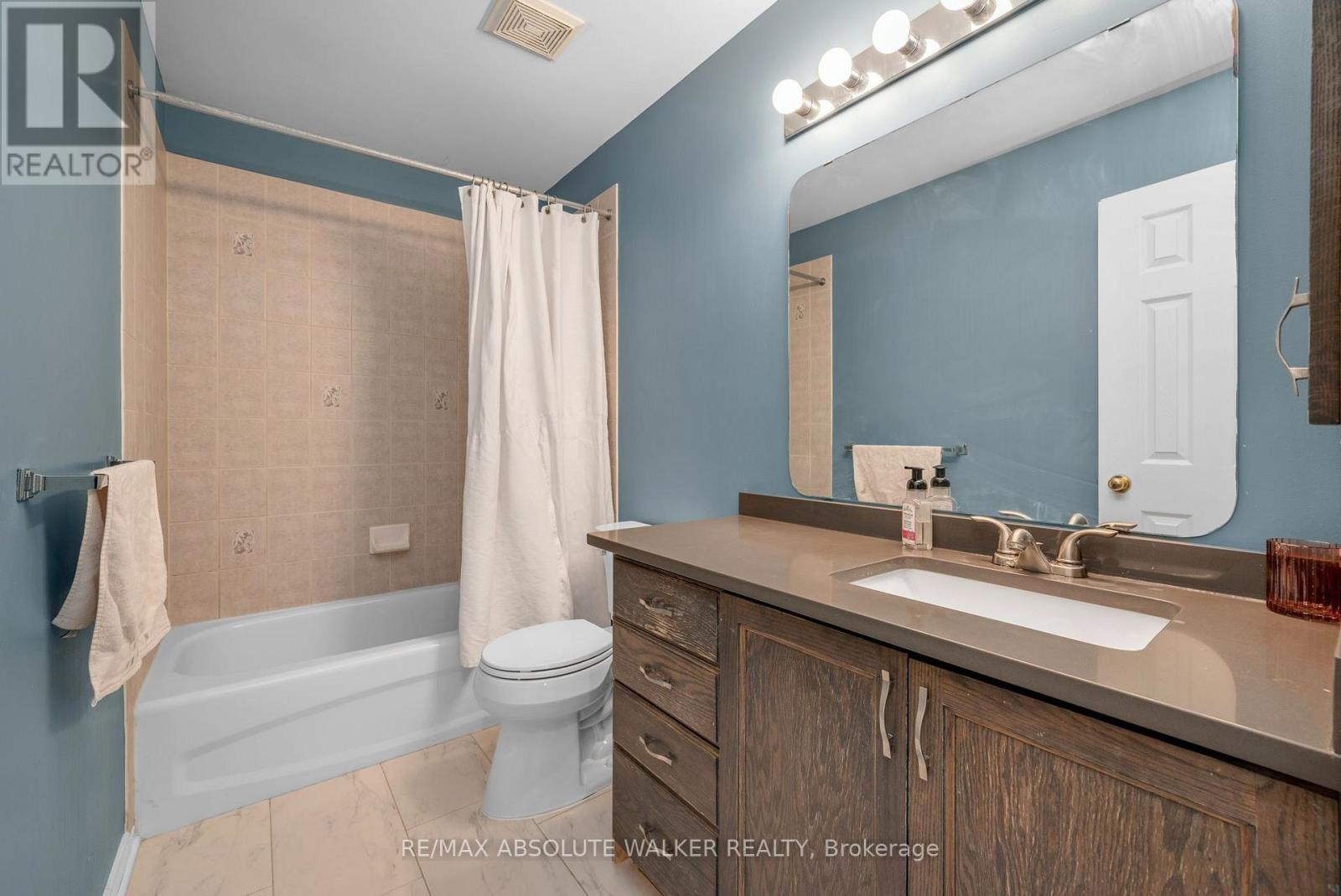 1104 Candlewood Street Property Photo 22