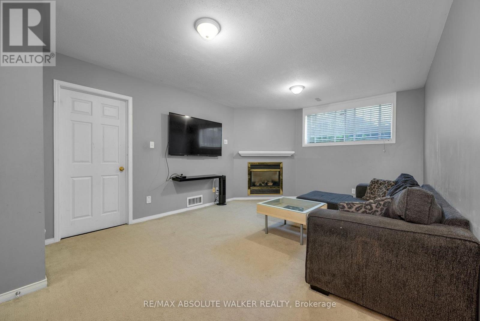 1104 Candlewood Street Property Photo 23