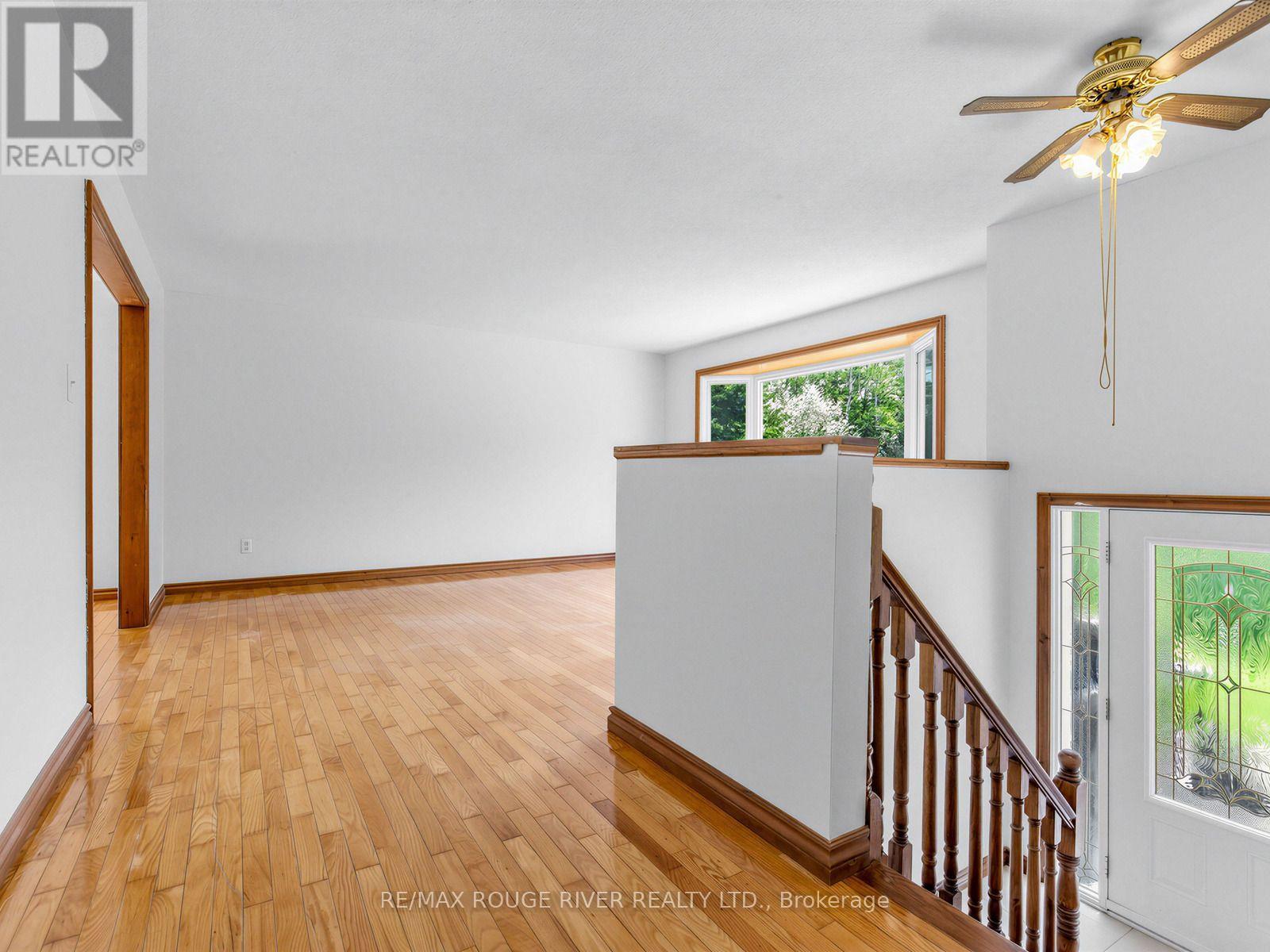 555247 Mono-amaranth Townline Property Photo 6