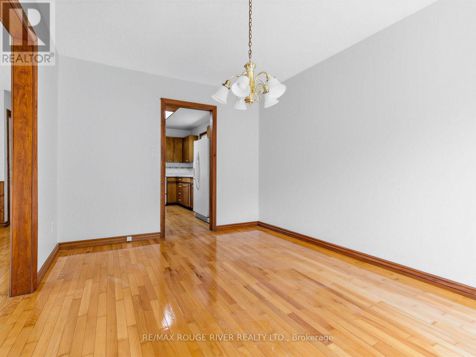 555247 Mono-amaranth Townline Property Photo 8