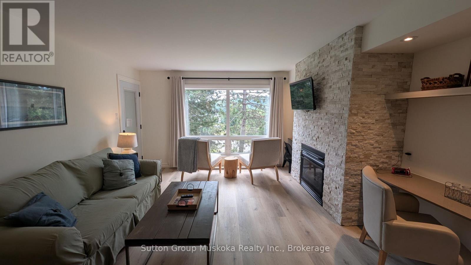 52-205 Deerhurst Drive Property Photo 4