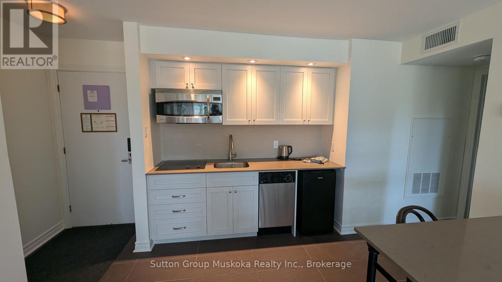 52-205 Deerhurst Drive Property Photo 7
