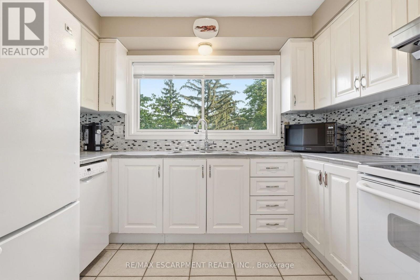 2 - 125 Bonaventure Drive Property Photo 18