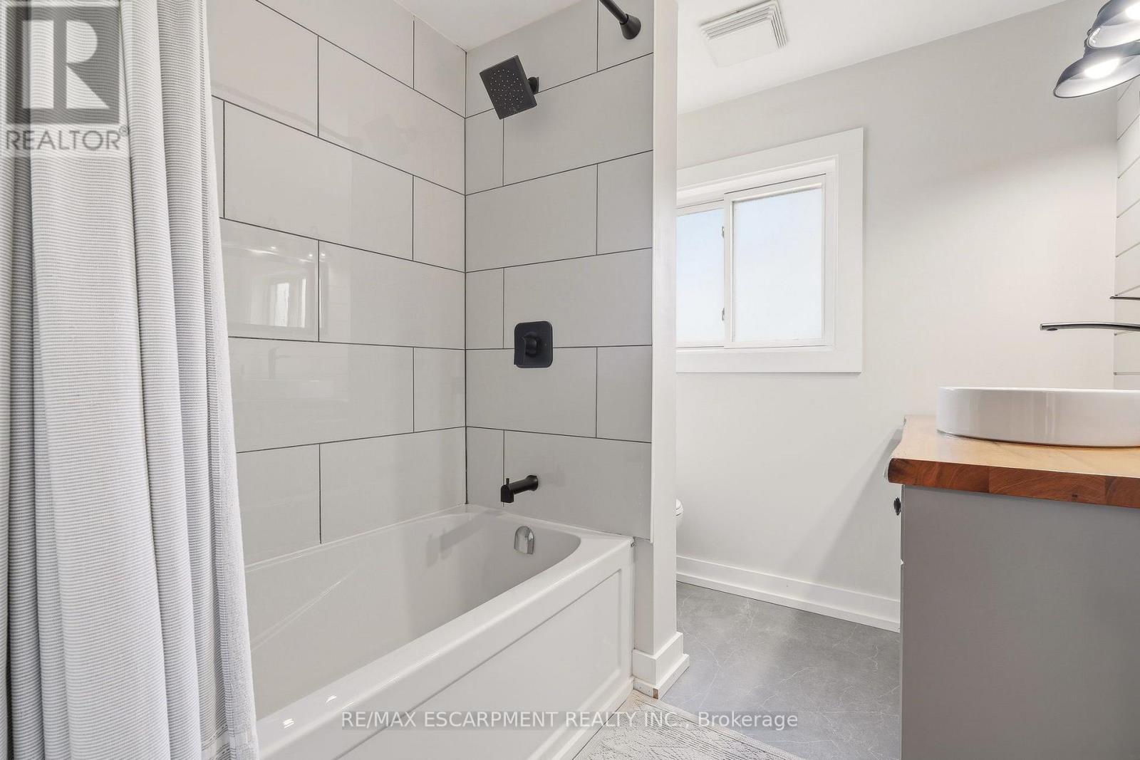 2 - 125 Bonaventure Drive Property Photo 31
