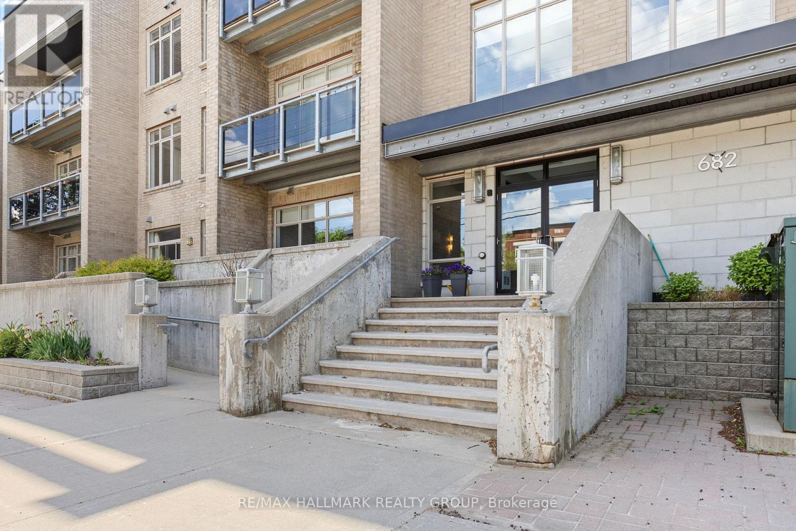 311 - 682 Churchill Avenue N Property Photo 1