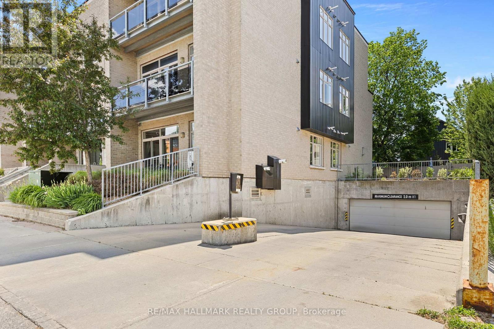 311 - 682 Churchill Avenue N Property Photo 3