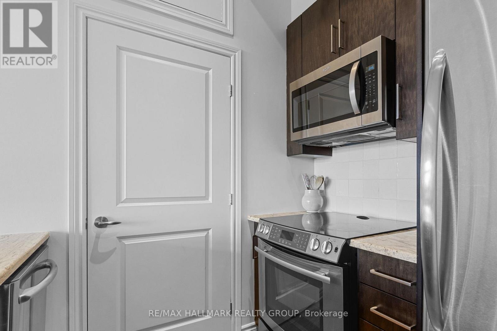 311 - 682 Churchill Avenue N Property Photo 16