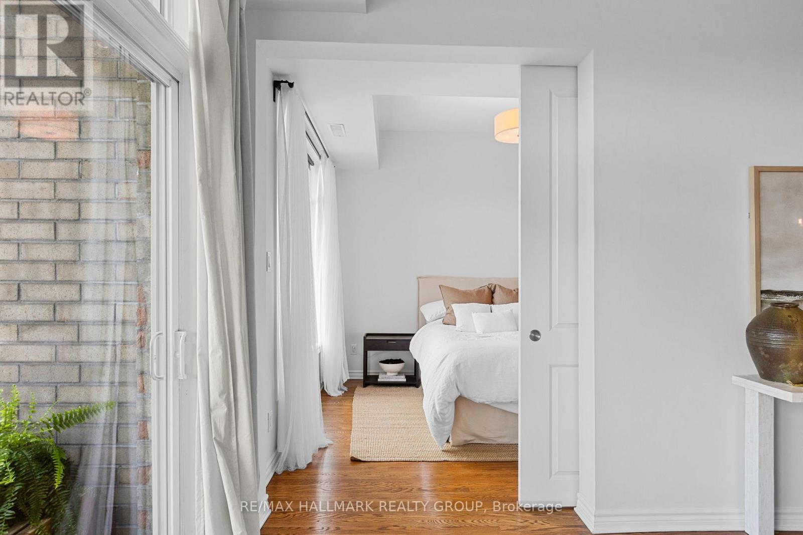 311 - 682 Churchill Avenue N Property Photo 24