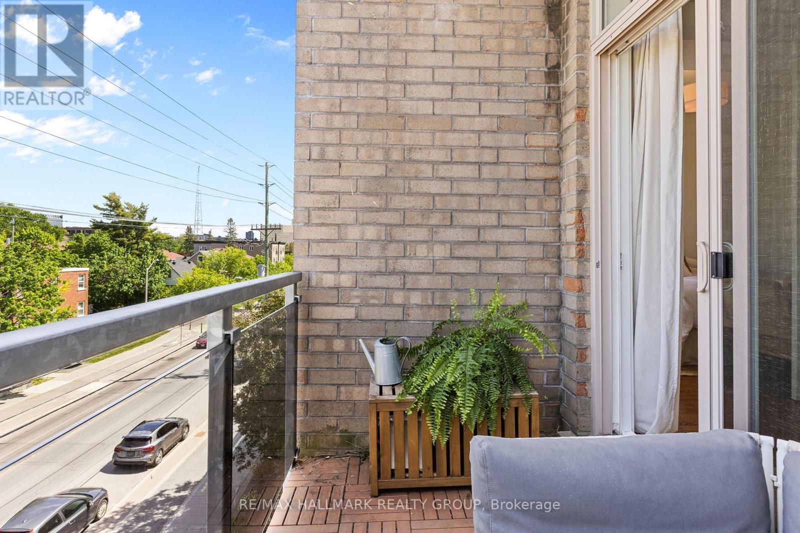 311 - 682 Churchill Avenue N Property Photo 41
