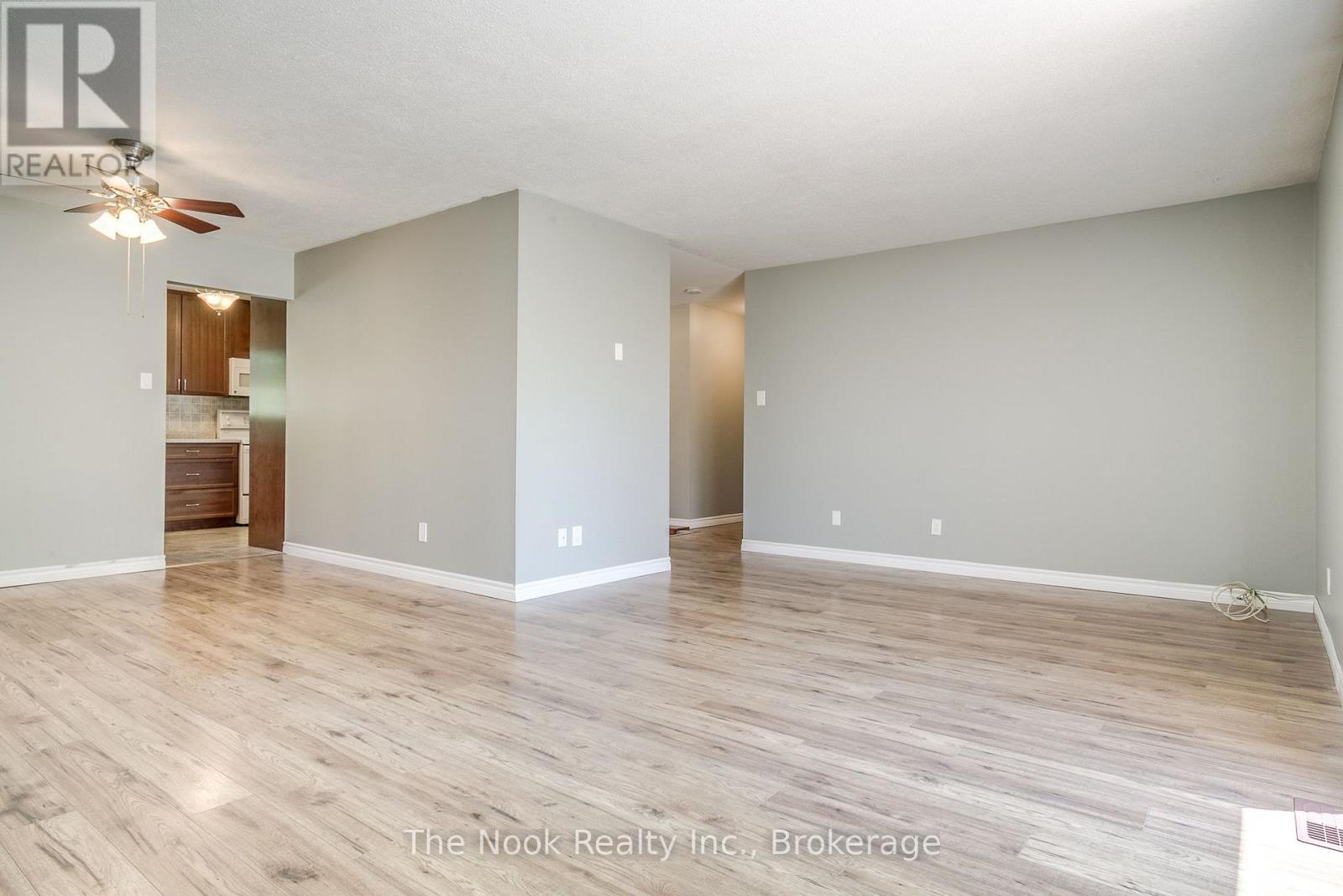 95 Peacock Boulevard Property Photo 3