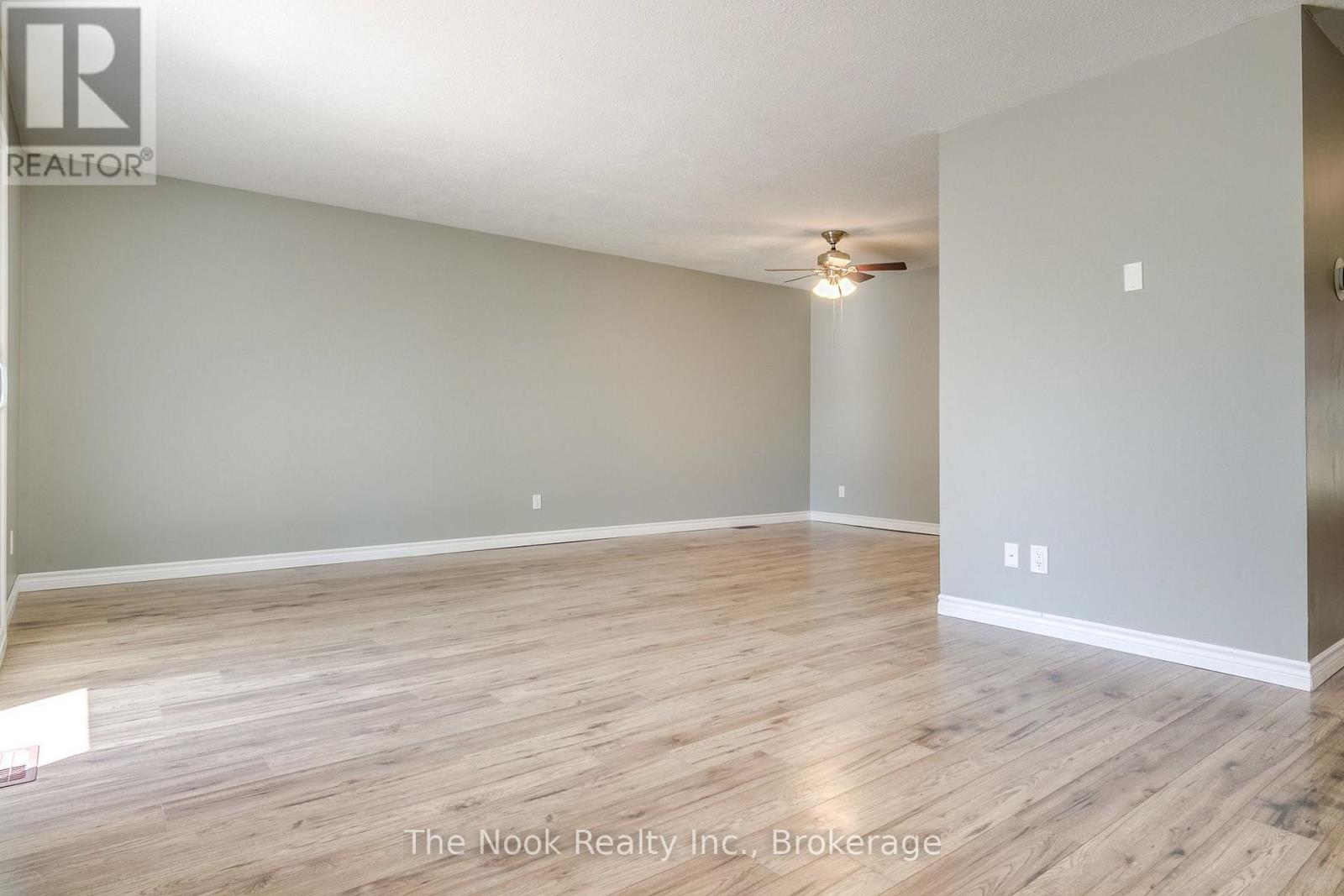 95 Peacock Boulevard Property Photo 5