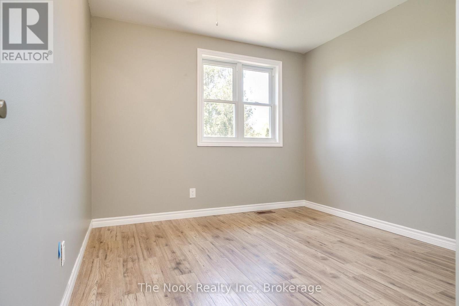 95 Peacock Boulevard Property Photo 6