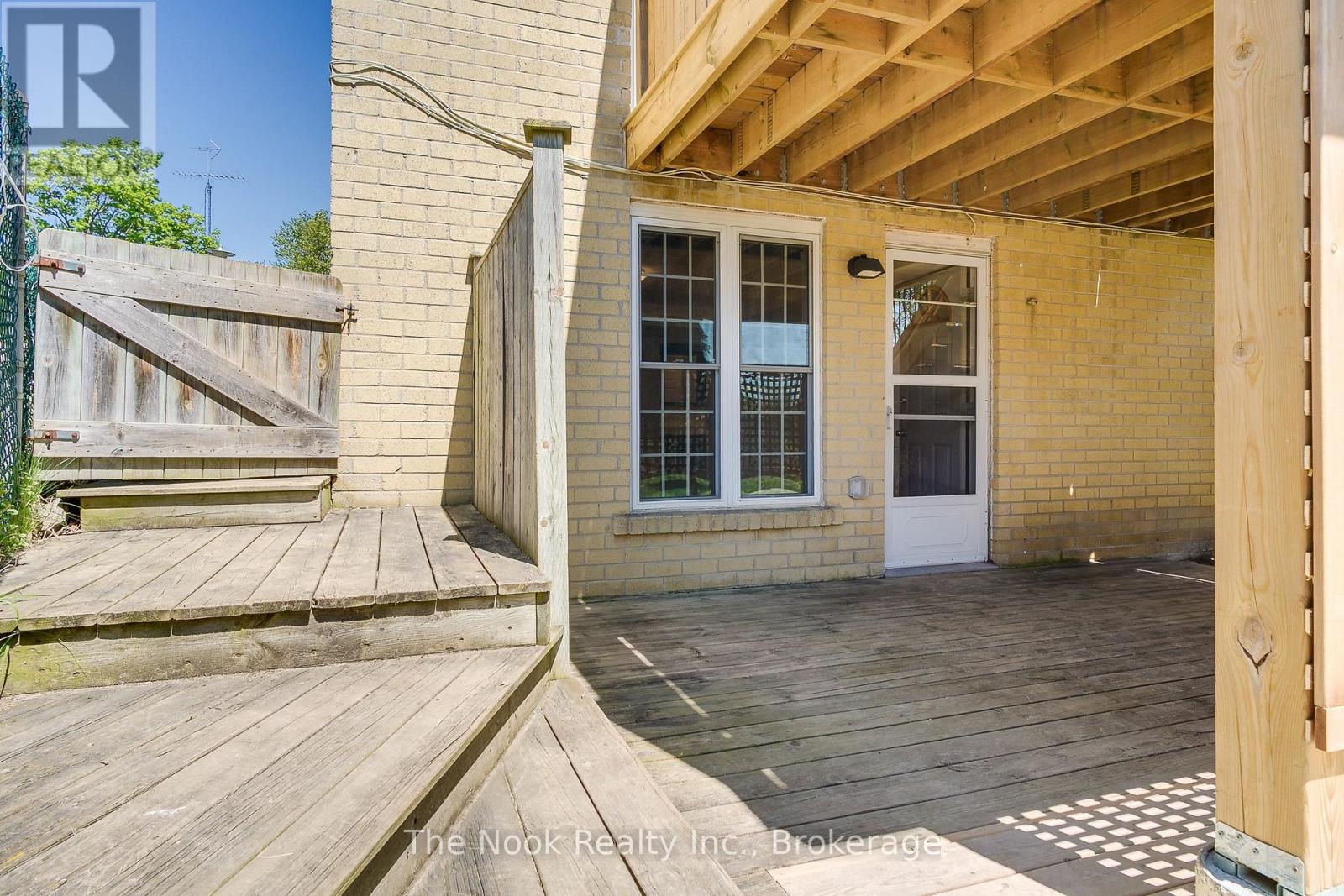 95 Peacock Boulevard Property Photo 12