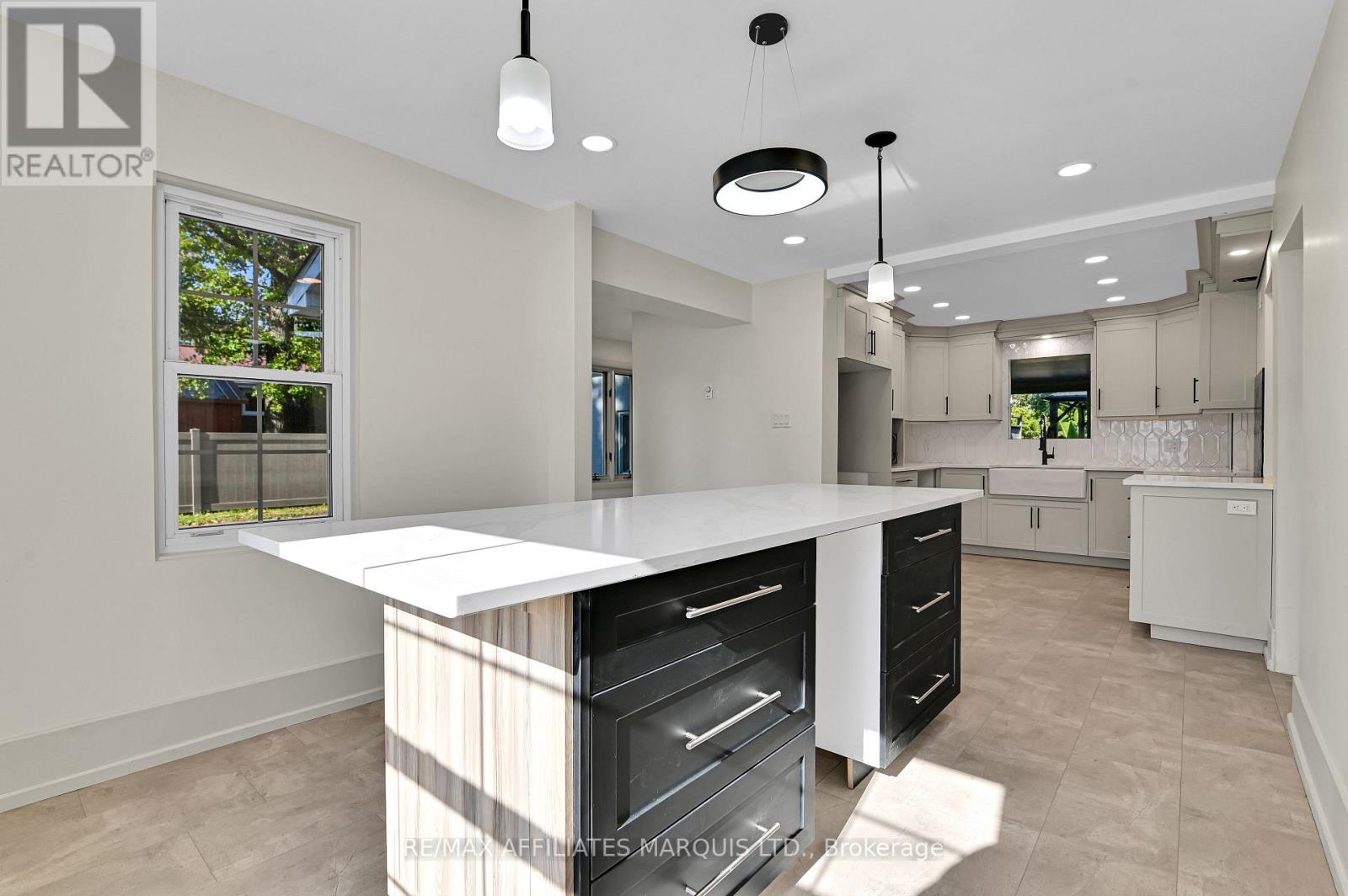 1603 Peter Street Property Photo 6