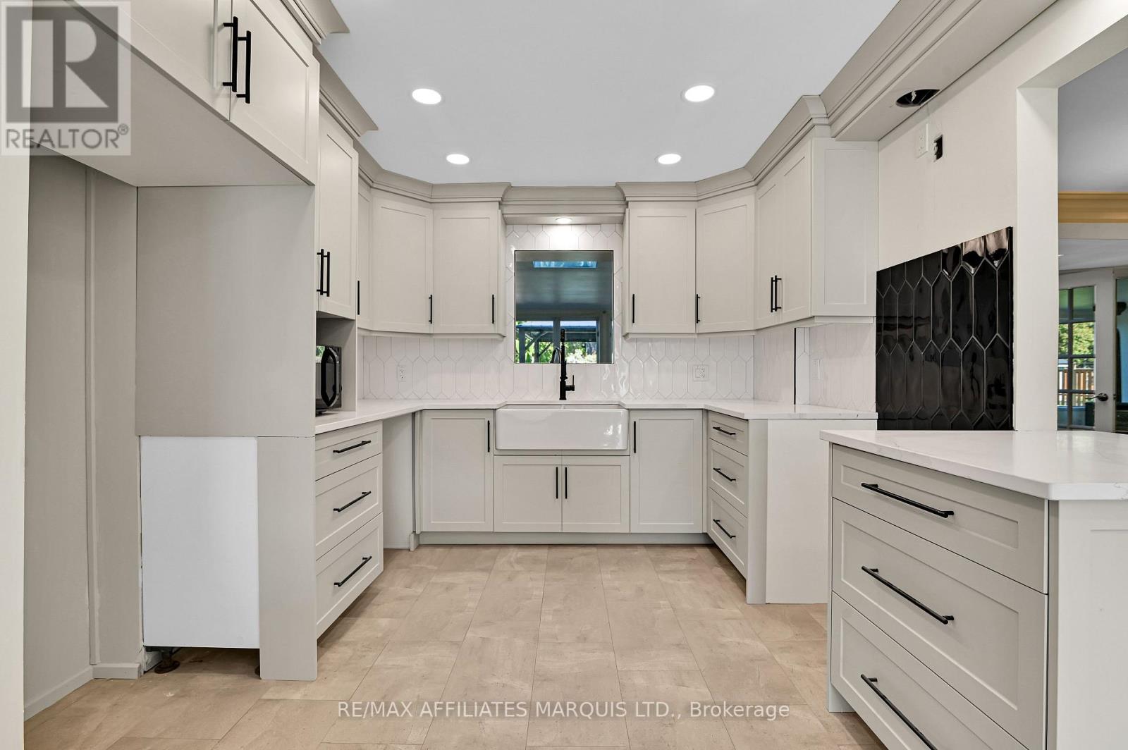 1603 Peter Street Property Photo 7