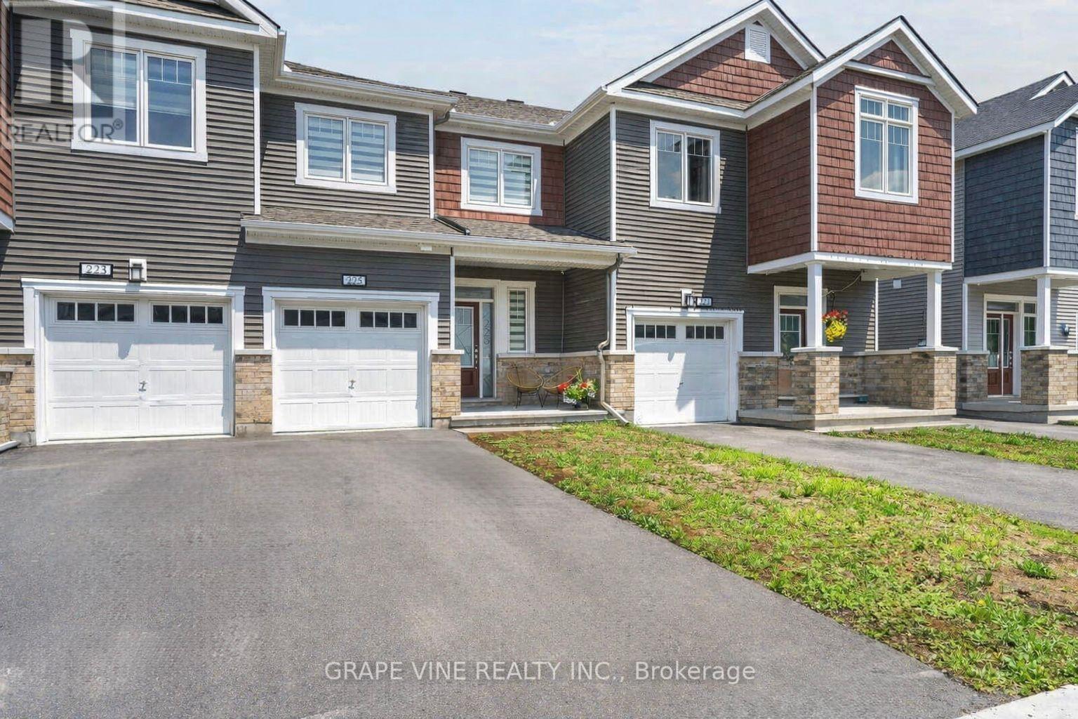 225 BILLRIAN CRESCENT Property Photo 1