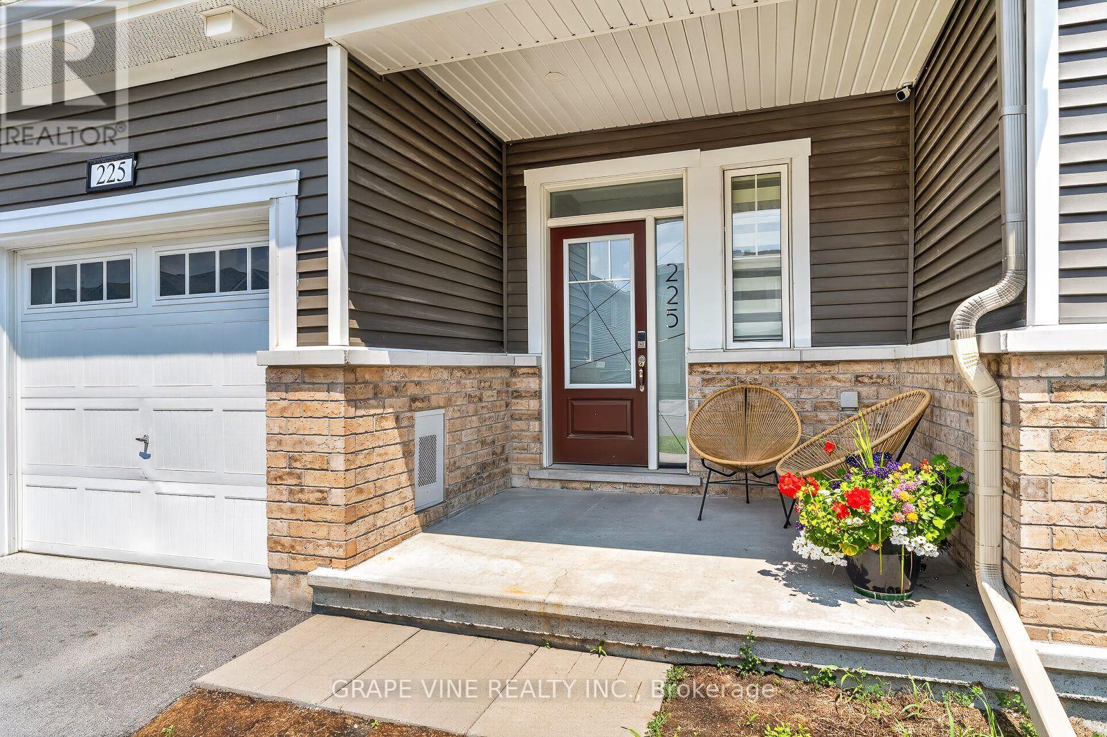 225 Billrian Crescent Property Photo 2