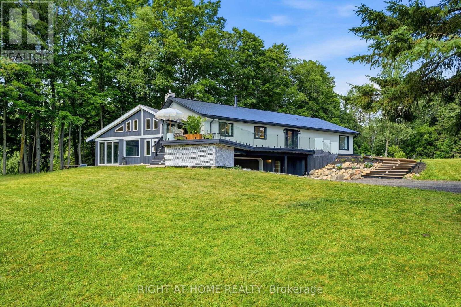5609 4th Line Property Photo 1