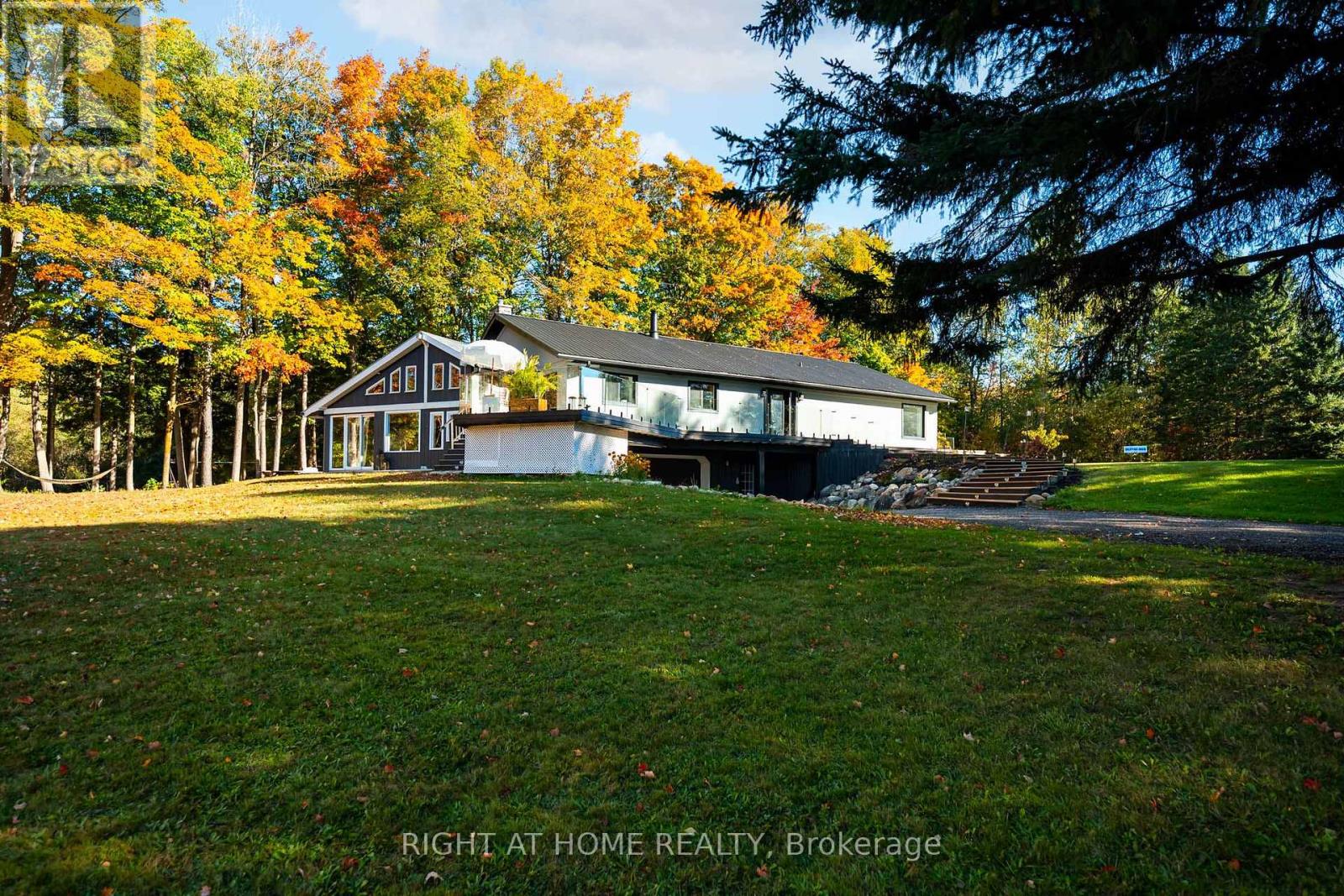 5609 4th Line Property Photo 1