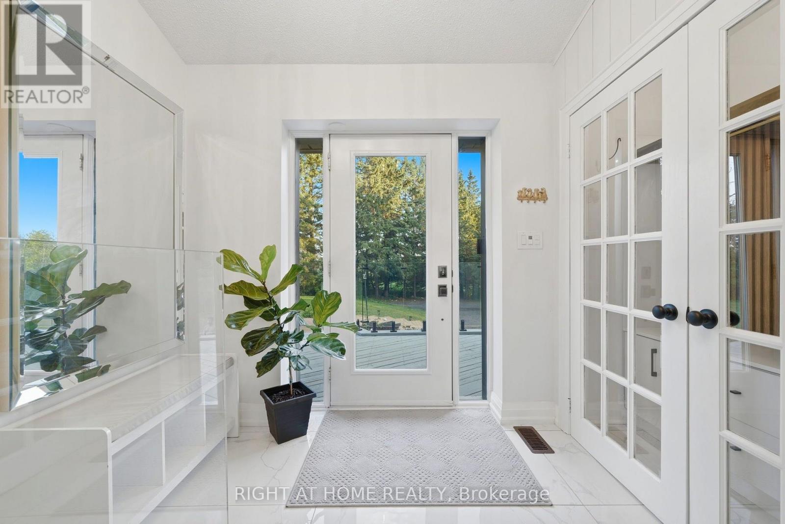 5609 4th Line Property Photo 4