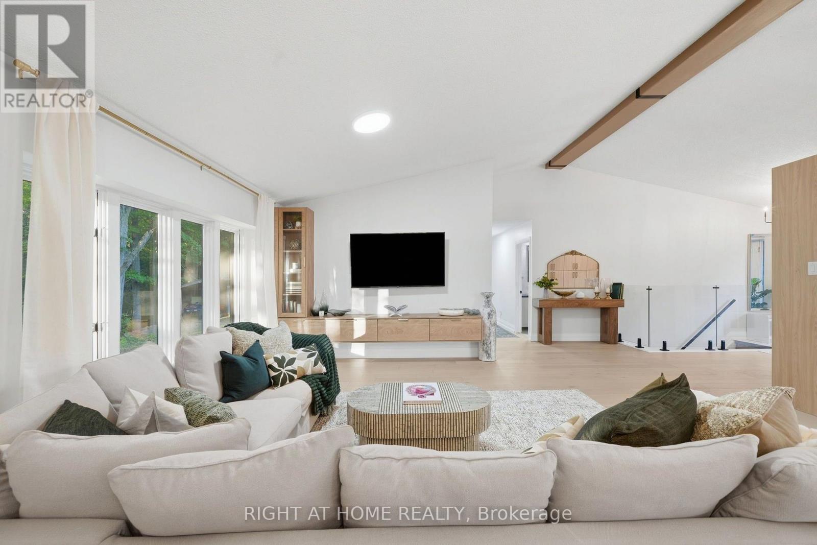 5609 4th Line Property Photo 7