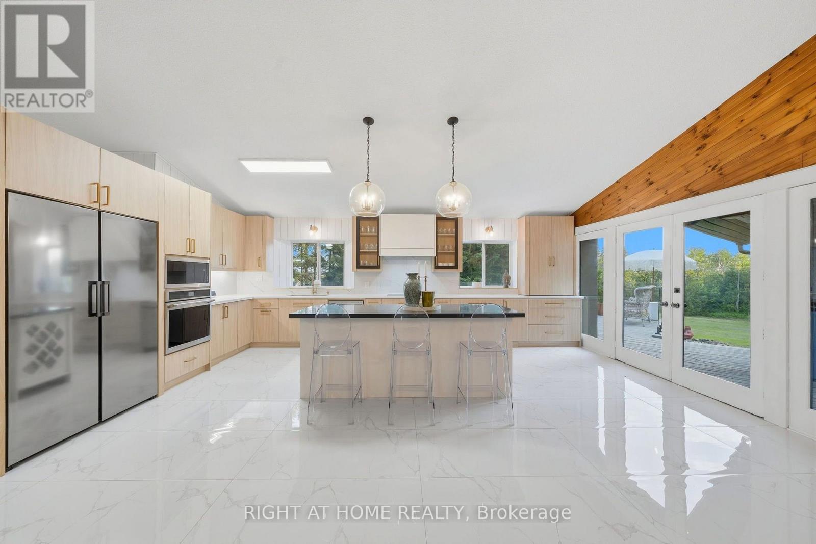 5609 4th Line Property Photo 8