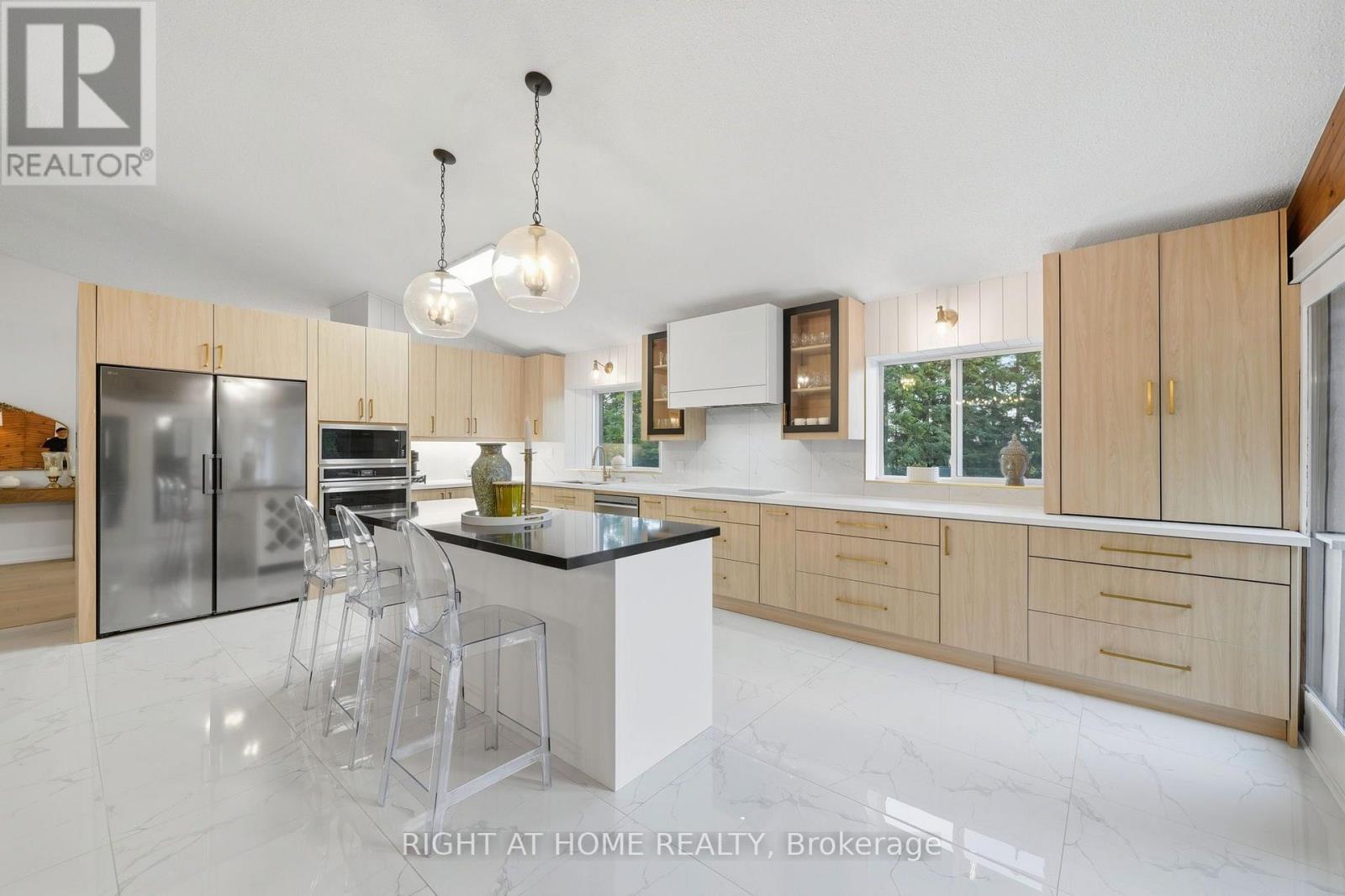 5609 4th Line Property Photo 9