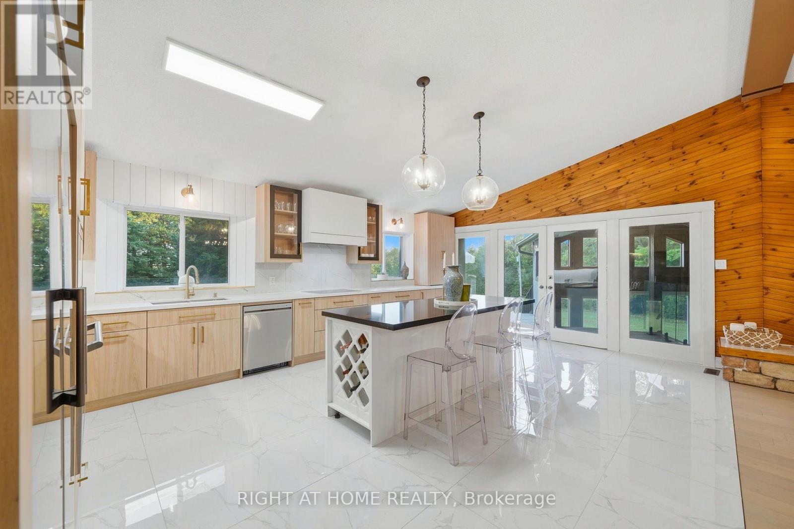 5609 4th Line Property Photo 10