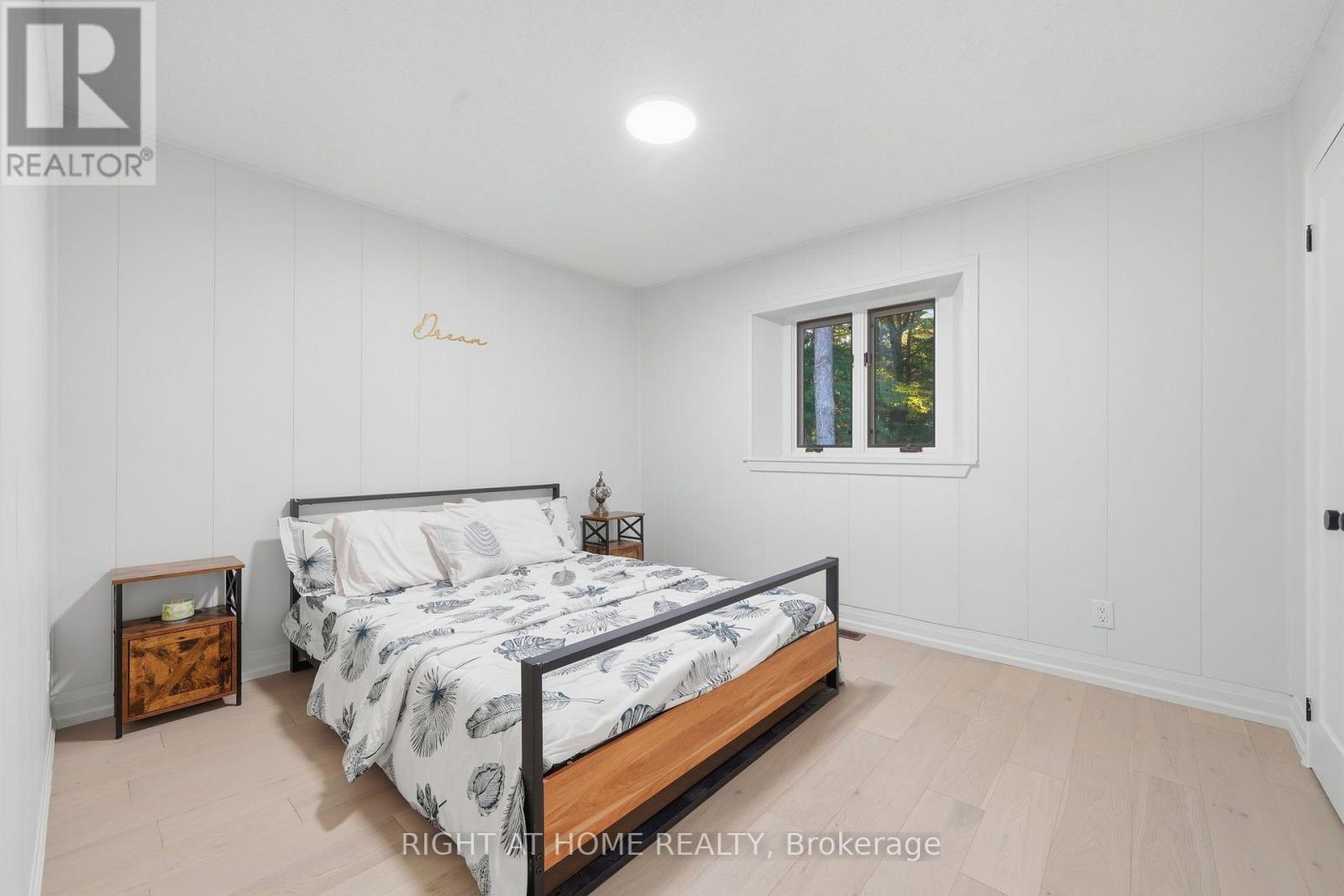 5609 4th Line Property Photo 14